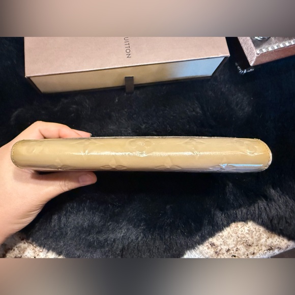 Louis Vuitton Sarah Wallet - Picture 10 of 17